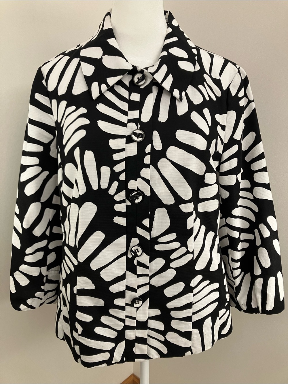 Chico's Black & White Abstract Button-Front Jacket